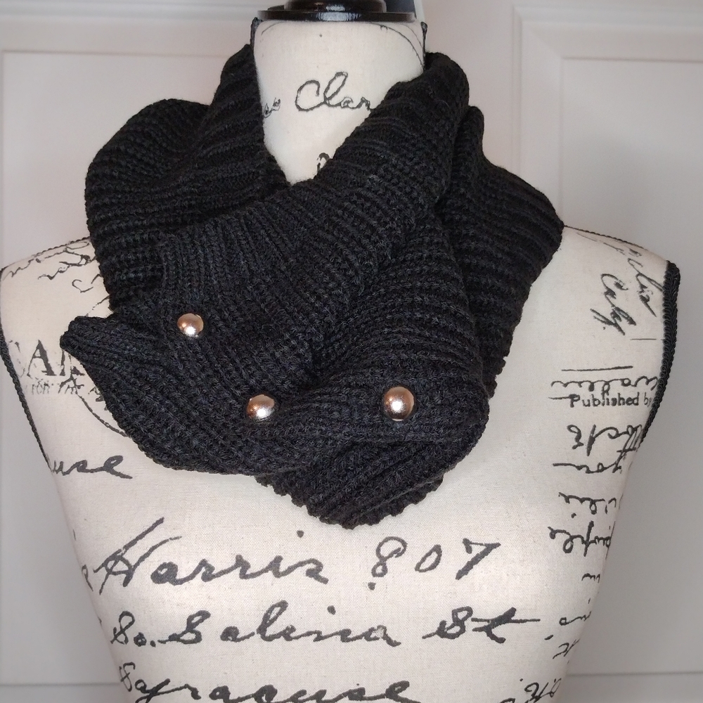 NWT D&Y Black Figure 8 Scarf Caplet Single Loop Wears 2 Ways